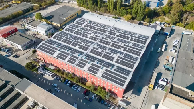 Panouri fotovoltaice au fost montate pe fabrica situată în zona industrială a Constanței